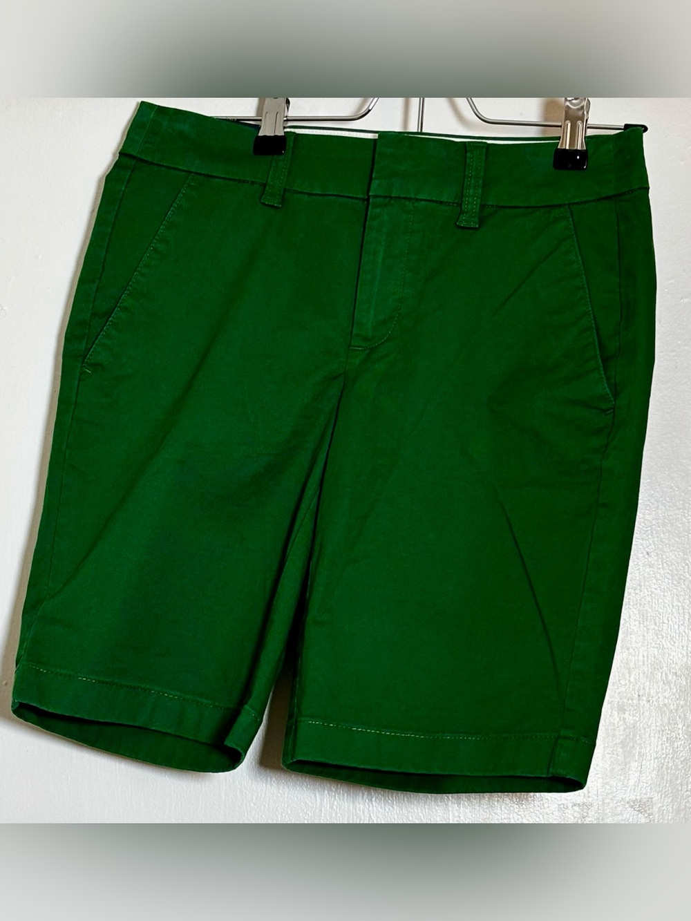 J.Crew 9" Frankie Bermuda Chino Shorts Green Size 00